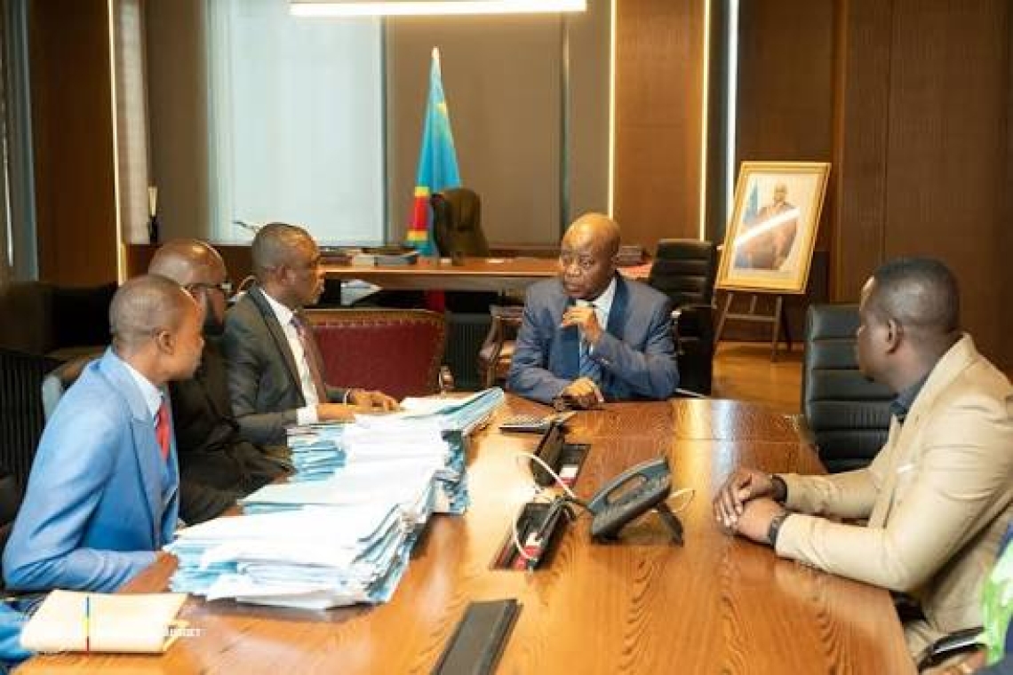 Désinformation : Le VPM Adolphe Muzito n'a jamais initié de baisse de salaire pour le personnel de la DGI